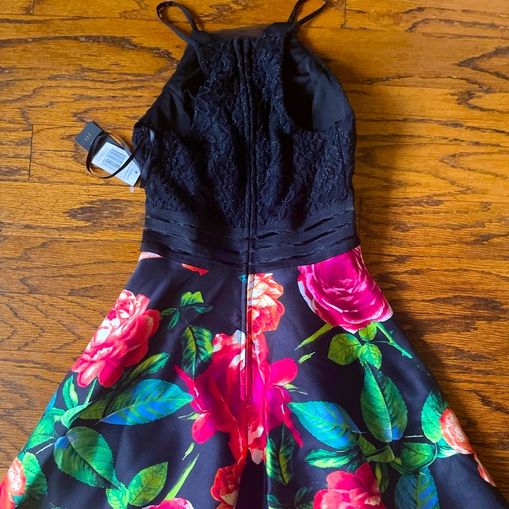 Brand New with Tags Beautiful City Vibe Party Dress. Size 0. - Picture 10 of 10